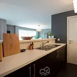 Modern Gemeubeld En Luxueus Ingericht Lejlighed *